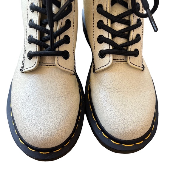 DR. MARTENS Pascal 8 Eyelet Cream Crackle Leather Combat Boots Docs Size US W 5 - Picture 4 of 13